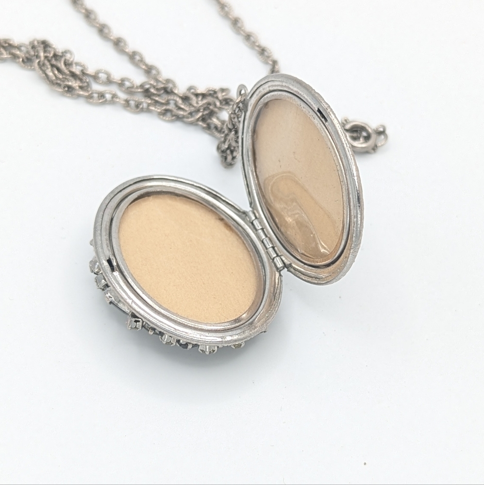 Vintage Hobé Rhinestone Cameo 1960s Locket Pendant Necklace - Picture 8 of 9